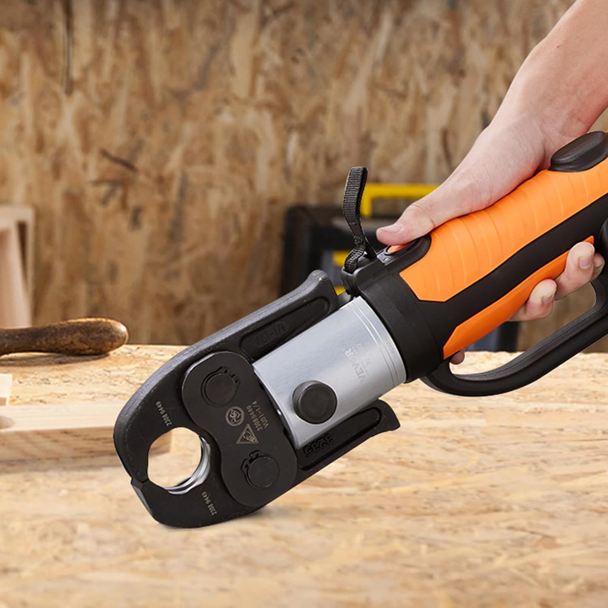 VEVOR 18V Electric Pipe Crimping Tool Press Tool Kit | 1/2" to 2" Copper Pipes, Compatible with ProPress, 6 VUS Press Jaws, 2pcs 4AH Battery & Fast Charger, Carrying Case